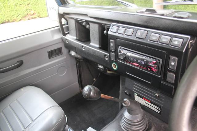 2003 Land Rover Defender 2.5 110 TD5 County Utility Station Wagon