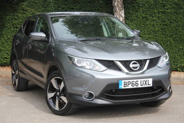 Nissan Qashqai 1.2 DiG-T N-Connecta 5dr Hatchback Petrol Light Grey Metallic
