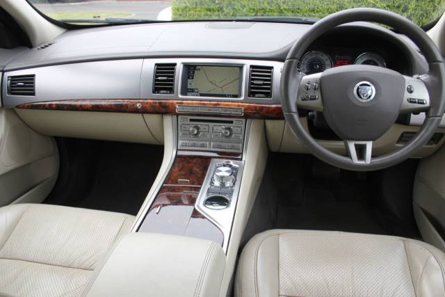 2011 Jaguar XF 3.0d V6 Premium Luxury 4dr Auto