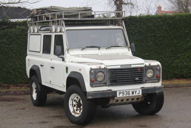 Land Rover Defender 2.5 110 300 TDi Station Wagon Four Wheel Drive Diesel Bright White