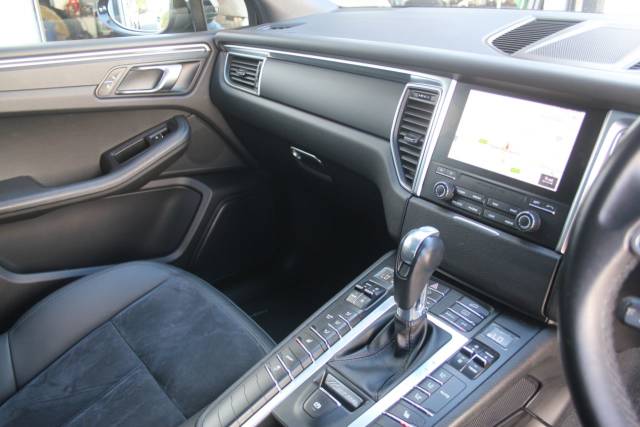 2017 Porsche Macan [252] 2.0T PDK